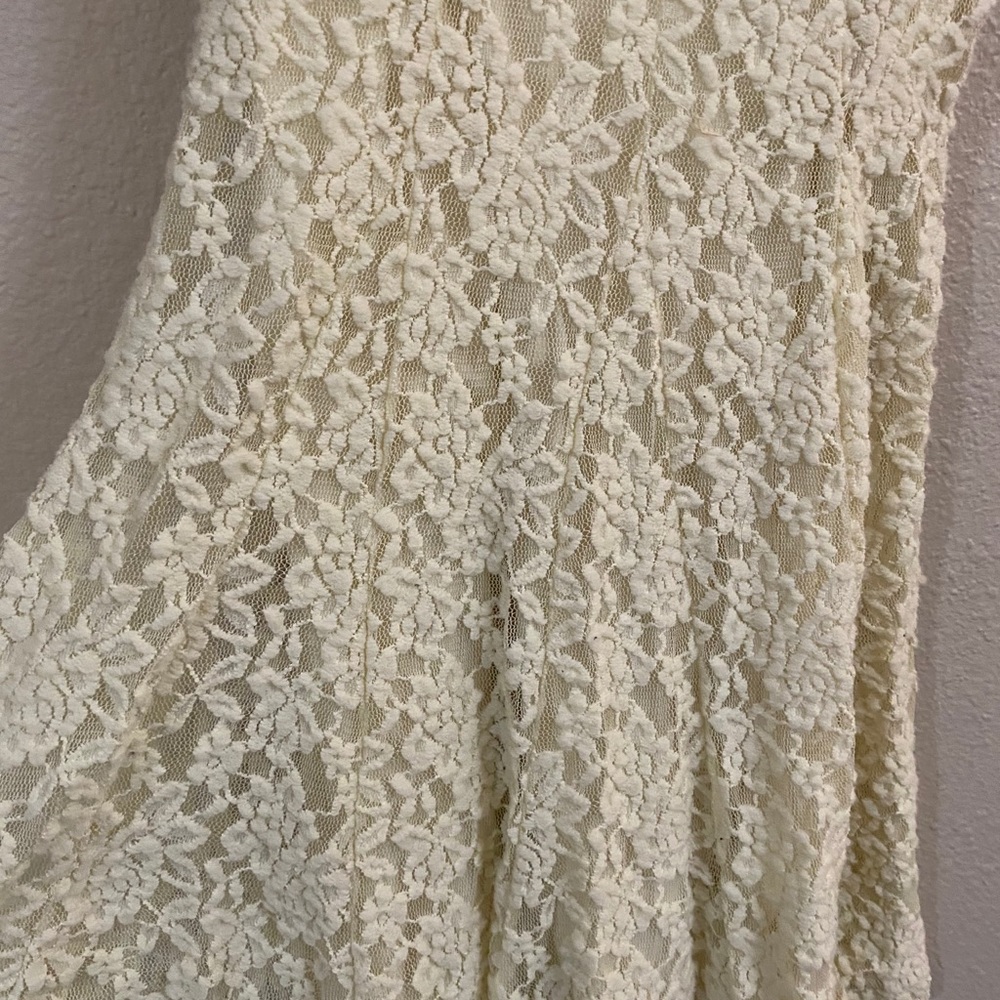 AE Lace Dress - Picture 5 of 5